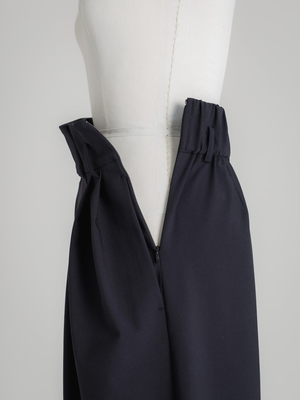 【PRE ORDER】FOLD HIGH PANTS - NAVY