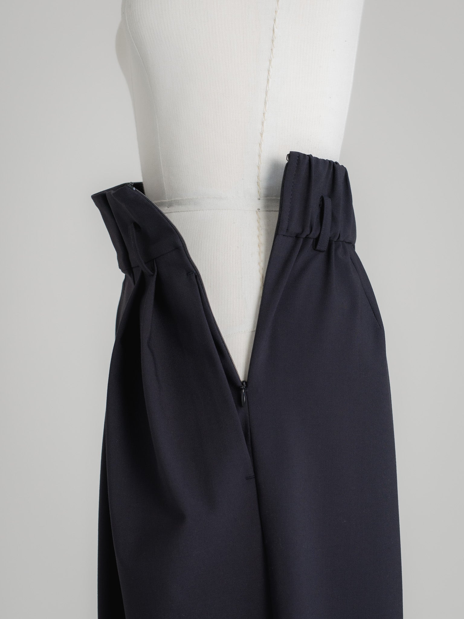 【PRE ORDER】FOLD HIGH PANTS - NAVY