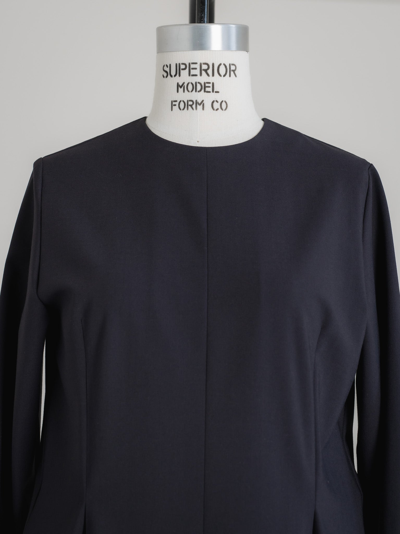 PRE ORDER】TONE DRESS - NAVY – FREY.online