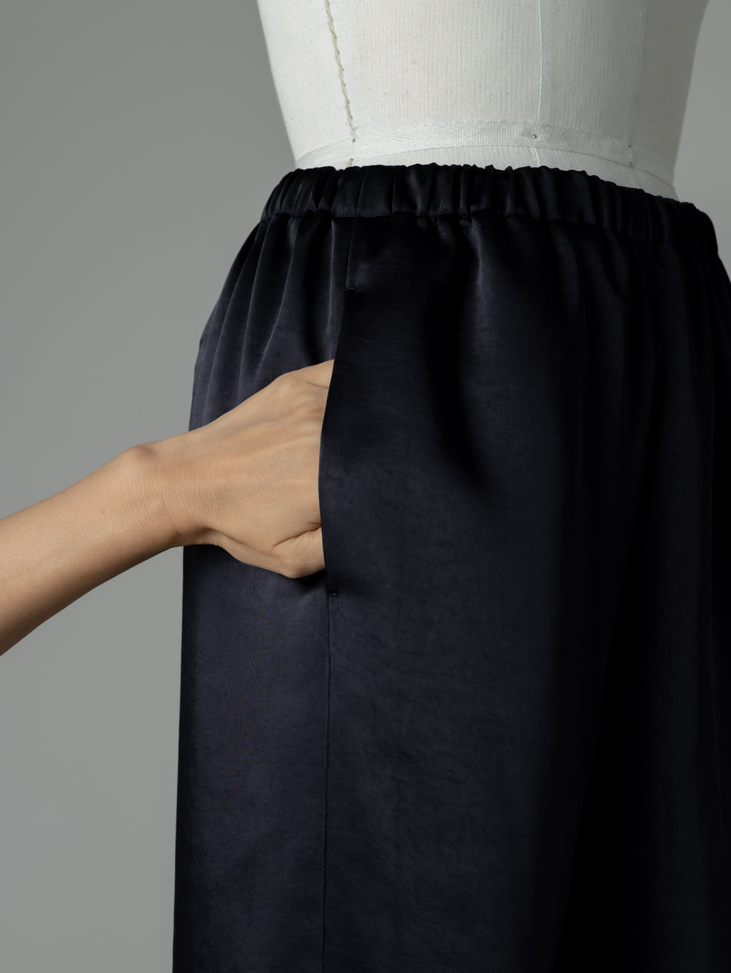 【PRE ORDER】EASY SATIN PANTS