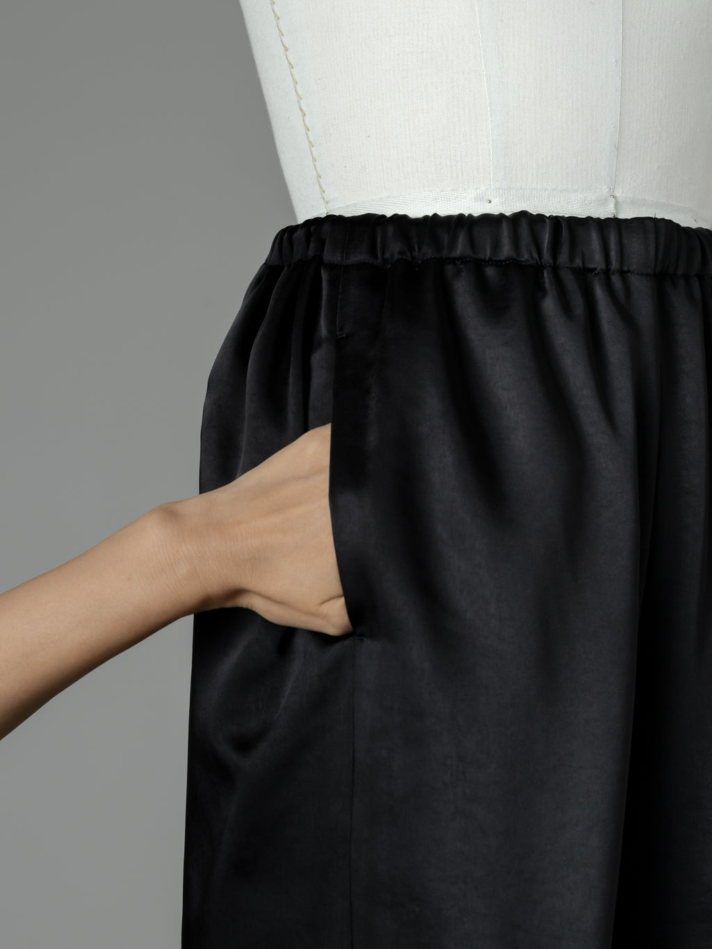 【PRE ORDER】EASY SATIN PANTS