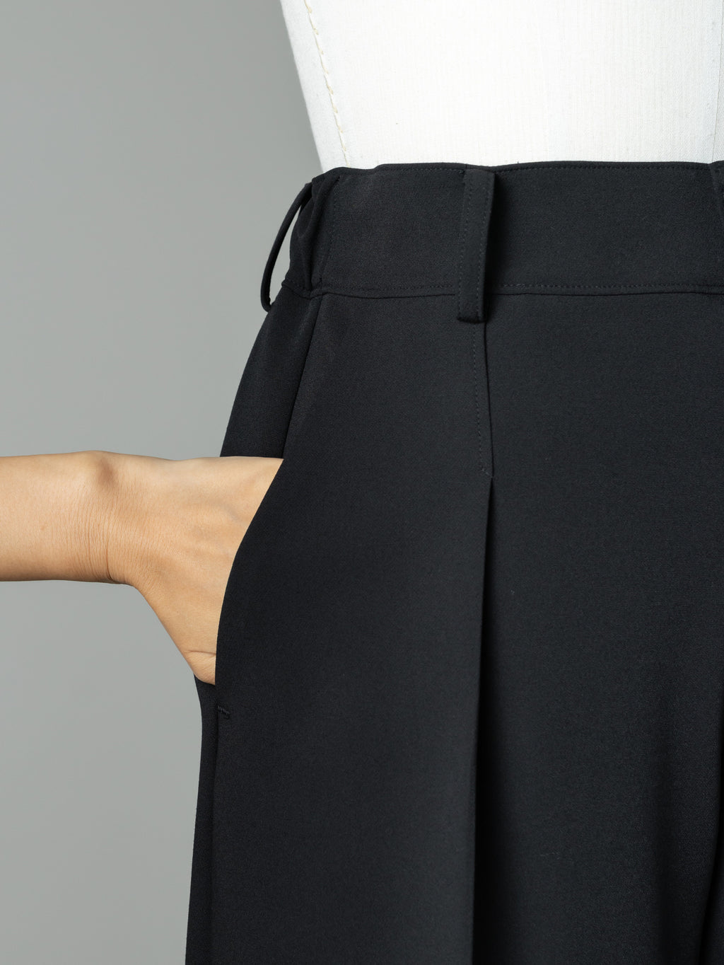 【HANKYU】RELAXED HALF PANTS