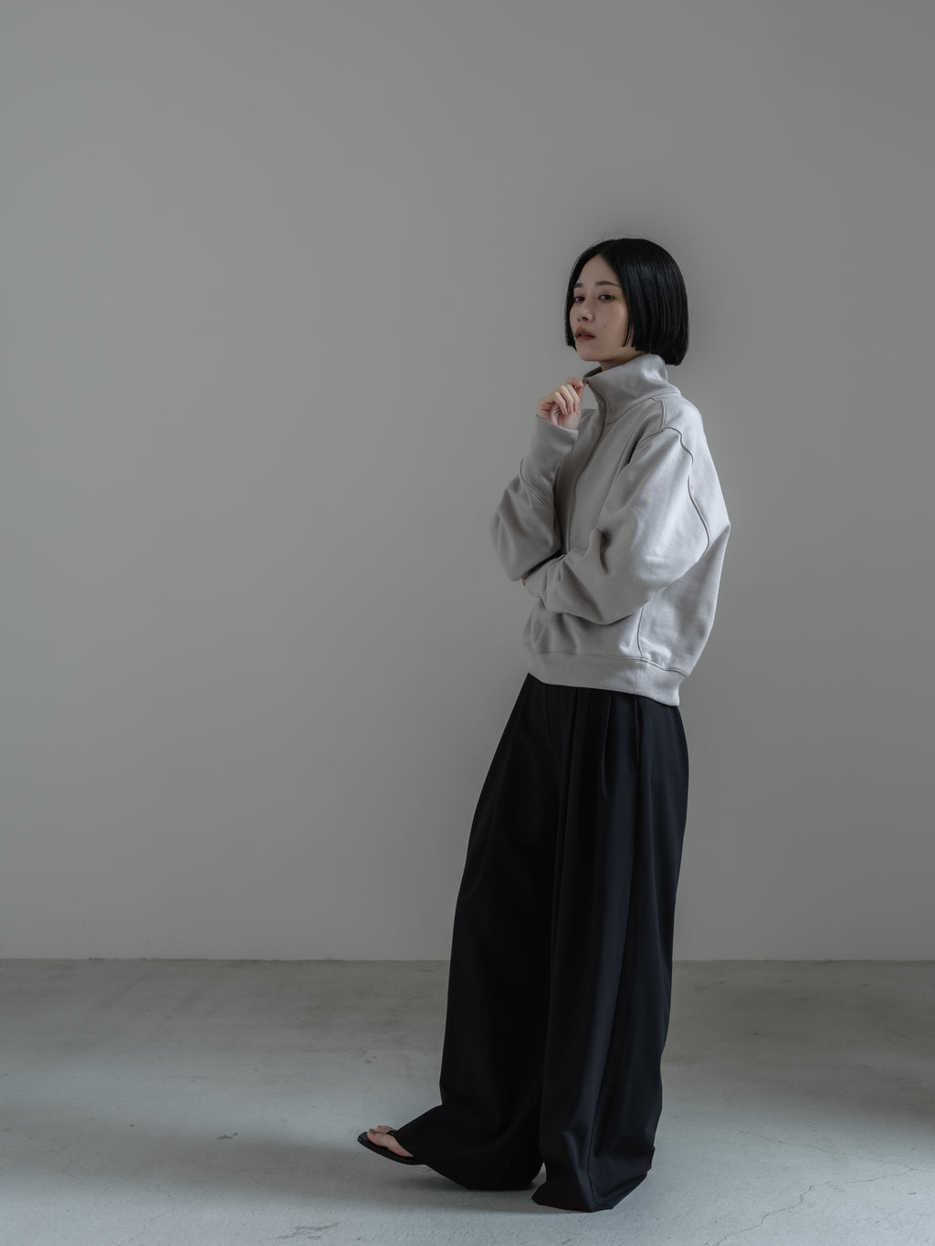 【PRE ORDER】HALF ZIP SWEAT