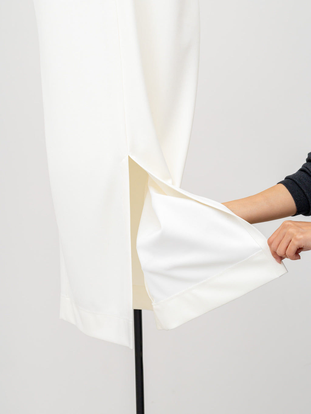 SILKY TECH DRESS/White