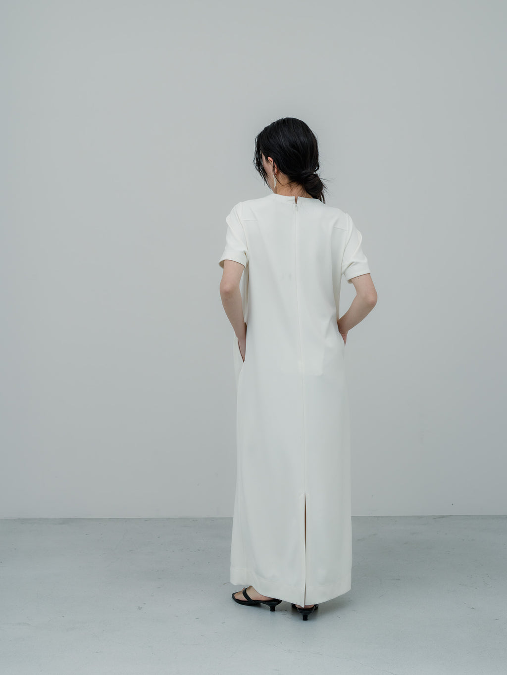 SILKY TECH DRESS/White
