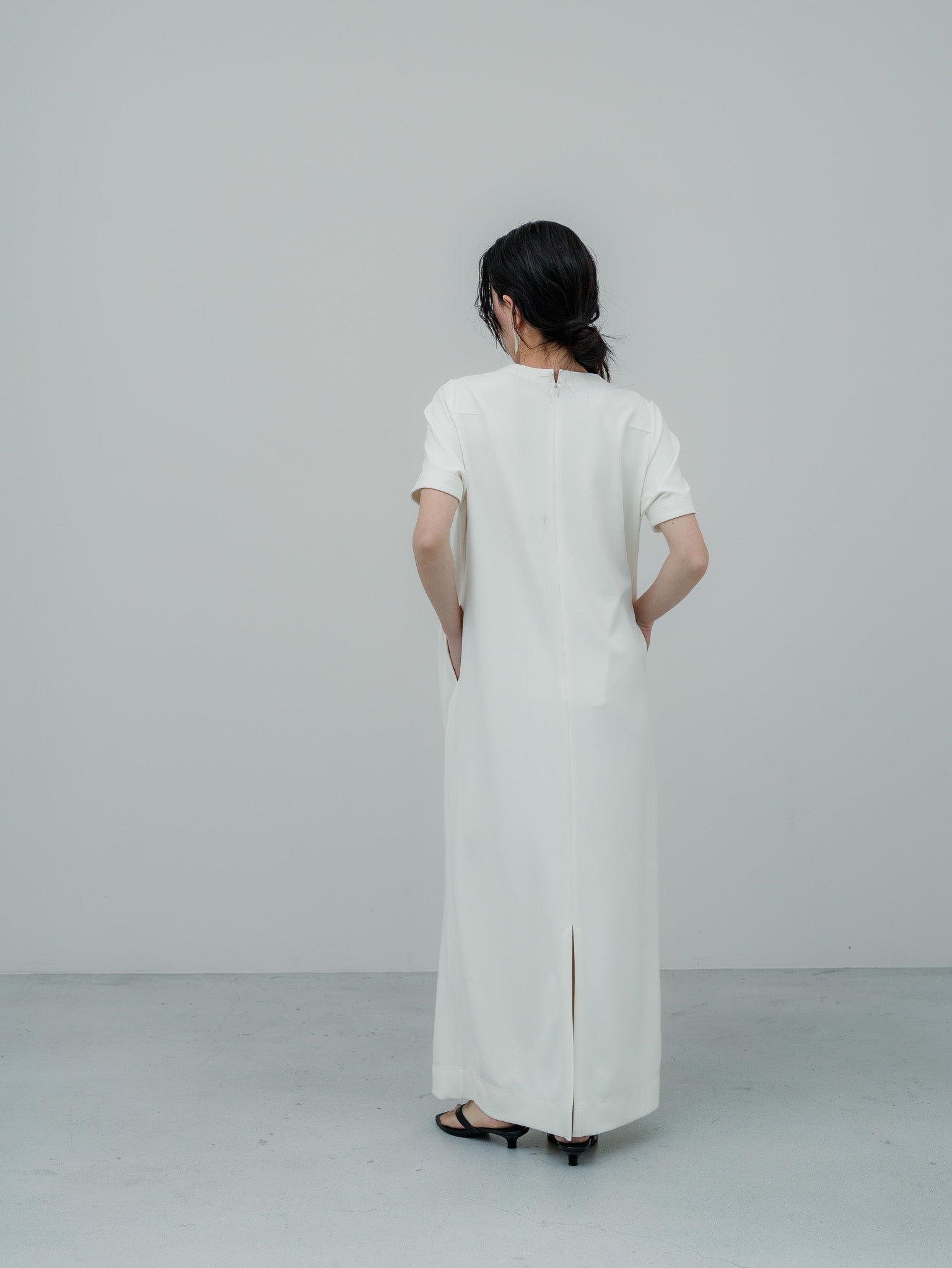 SILKY TECH DRESS/White