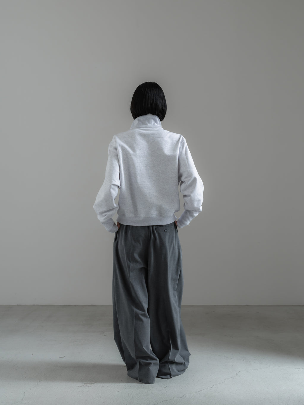 【PRE ORDER】HALF ZIP SWEAT