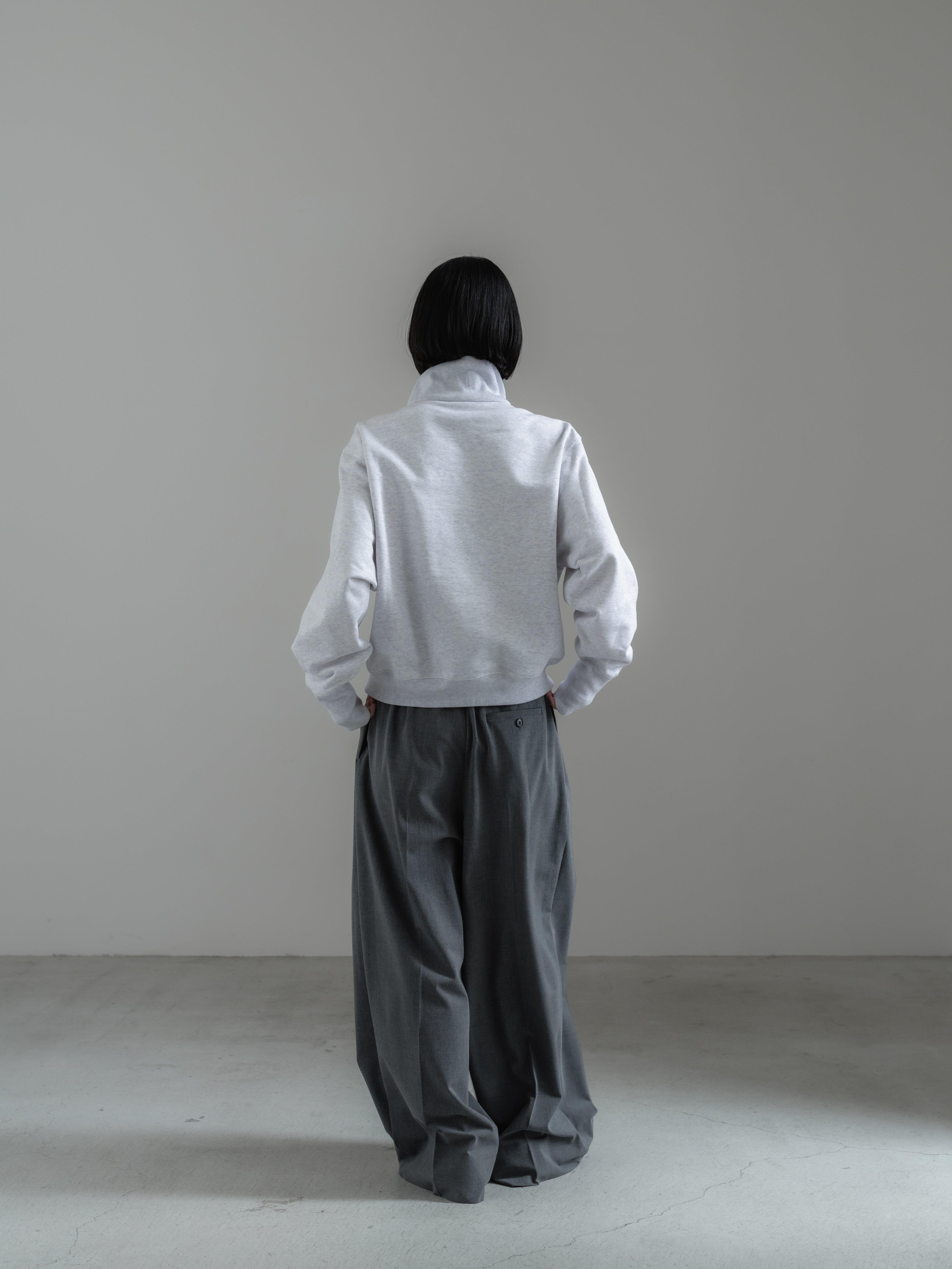 【PRE ORDER】HALF ZIP SWEAT