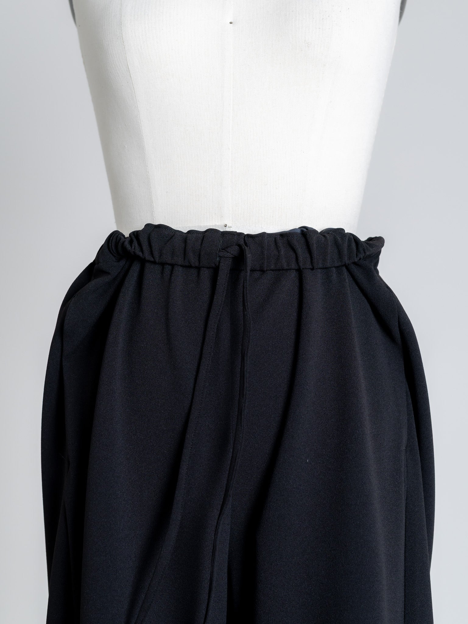 SILKY SLIT PANTS/Black
