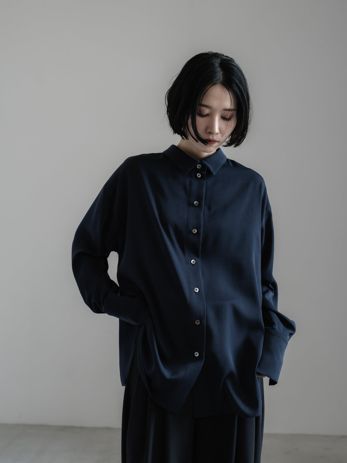 【HANKYU】CHAMELEON SUEDE TOUCH SHIRT