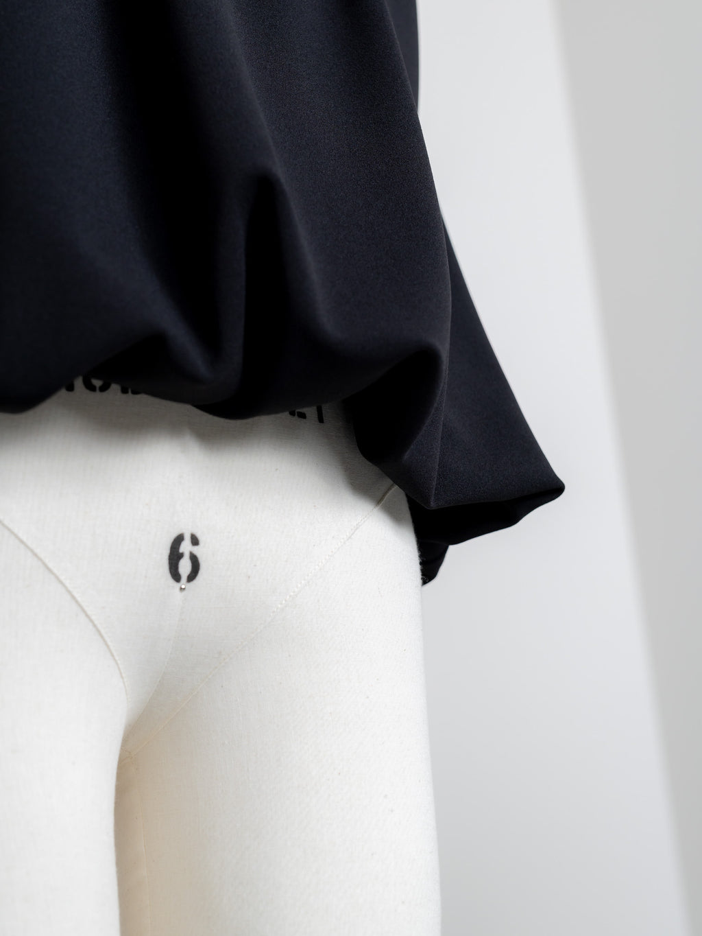 SILKY TECH TOP/Black