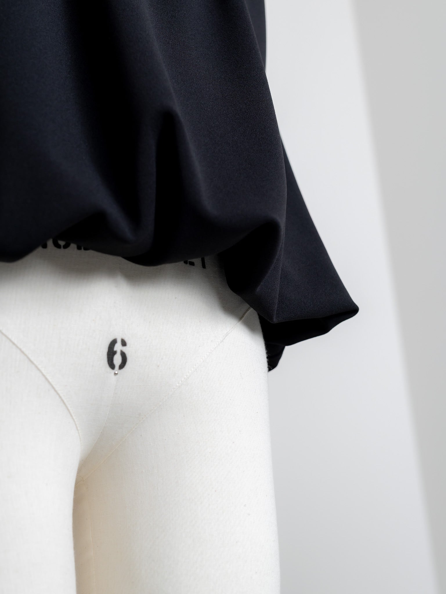 SILKY TECH TOP/Black