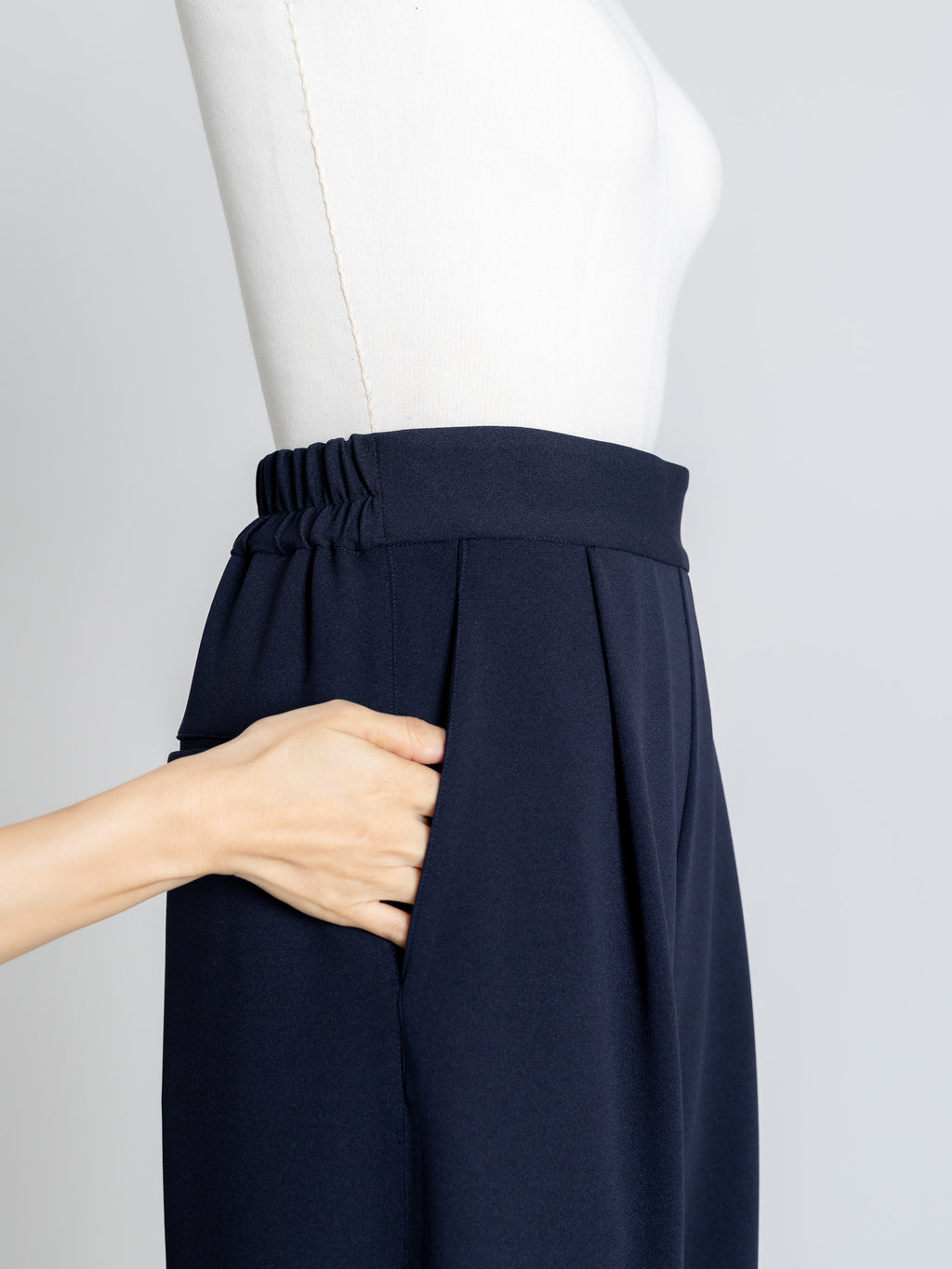 SILKY FORM PANTS/Navy