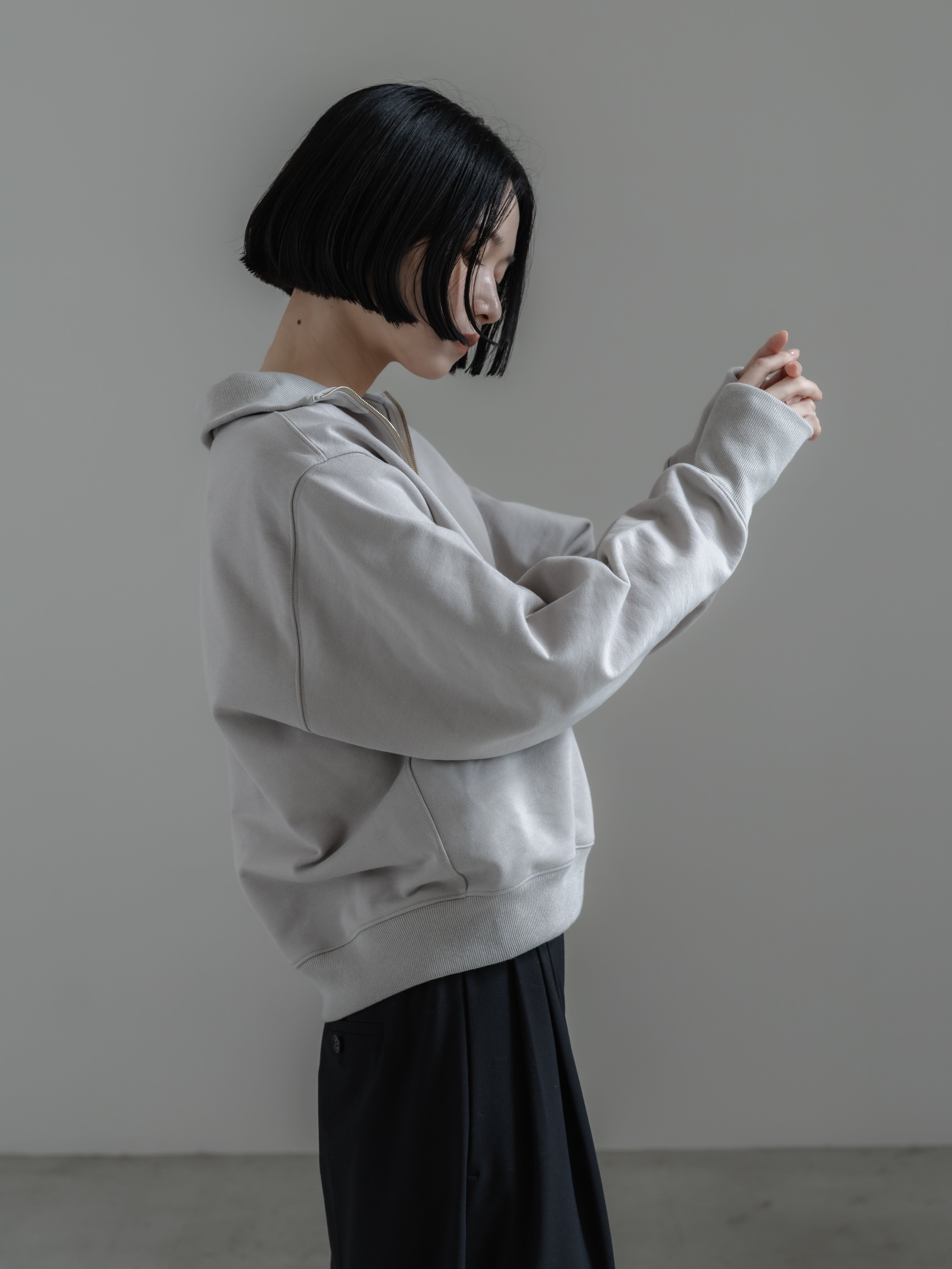 【PRE ORDER】HALF ZIP SWEAT