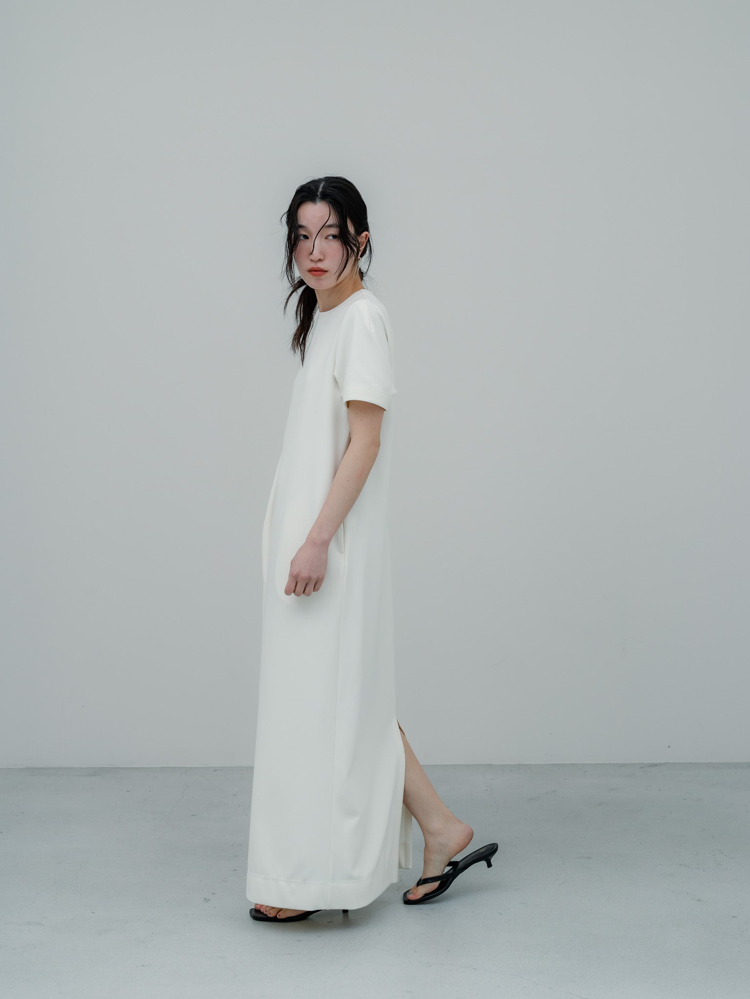 SILKY TECH DRESS/White