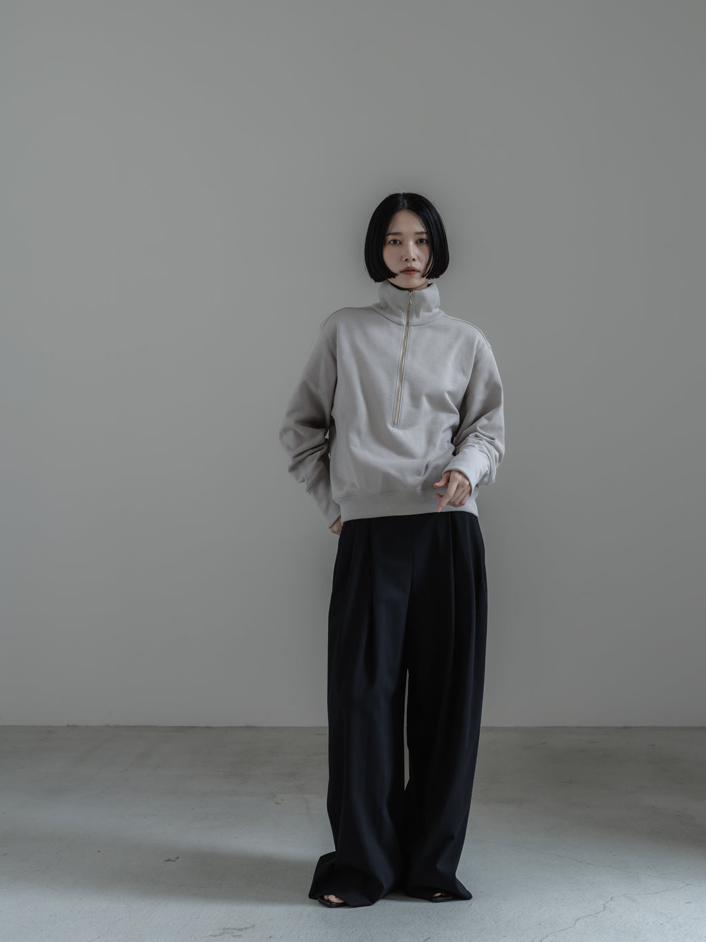 【PRE ORDER】HALF ZIP SWEAT