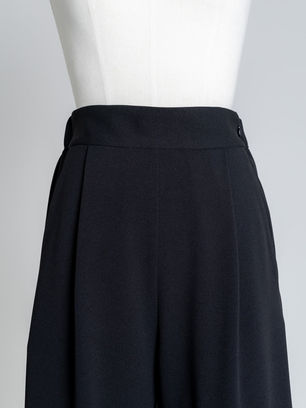 SILKY FORM PANTS/Black