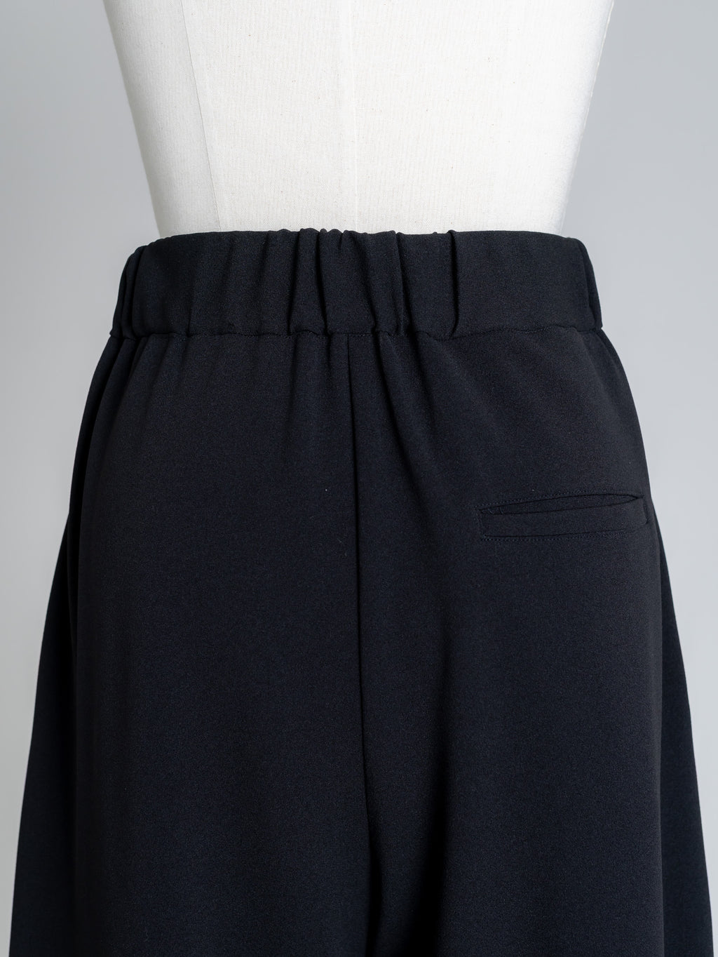 SILKY FORM PANTS/Black