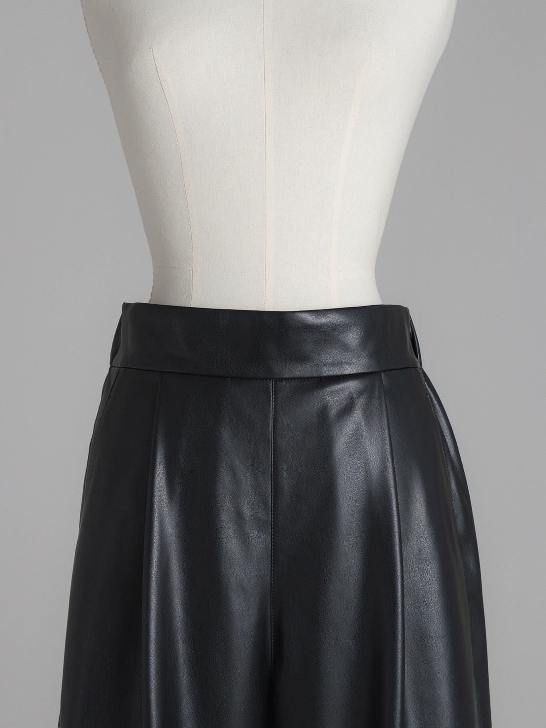 FORM PANTS/Leather black