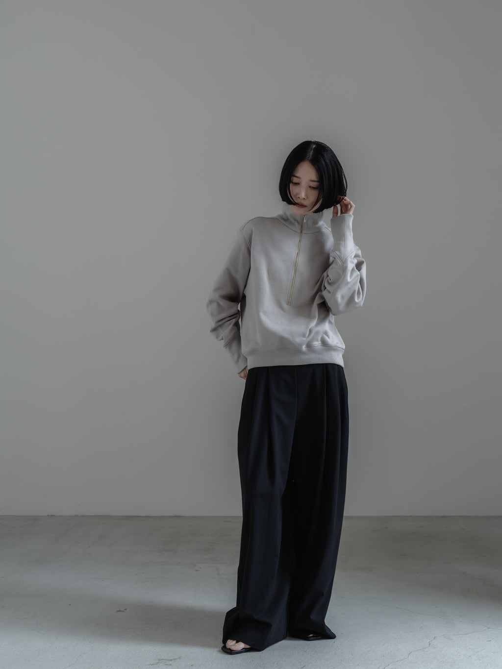 【PRE ORDER】HALF ZIP SWEAT