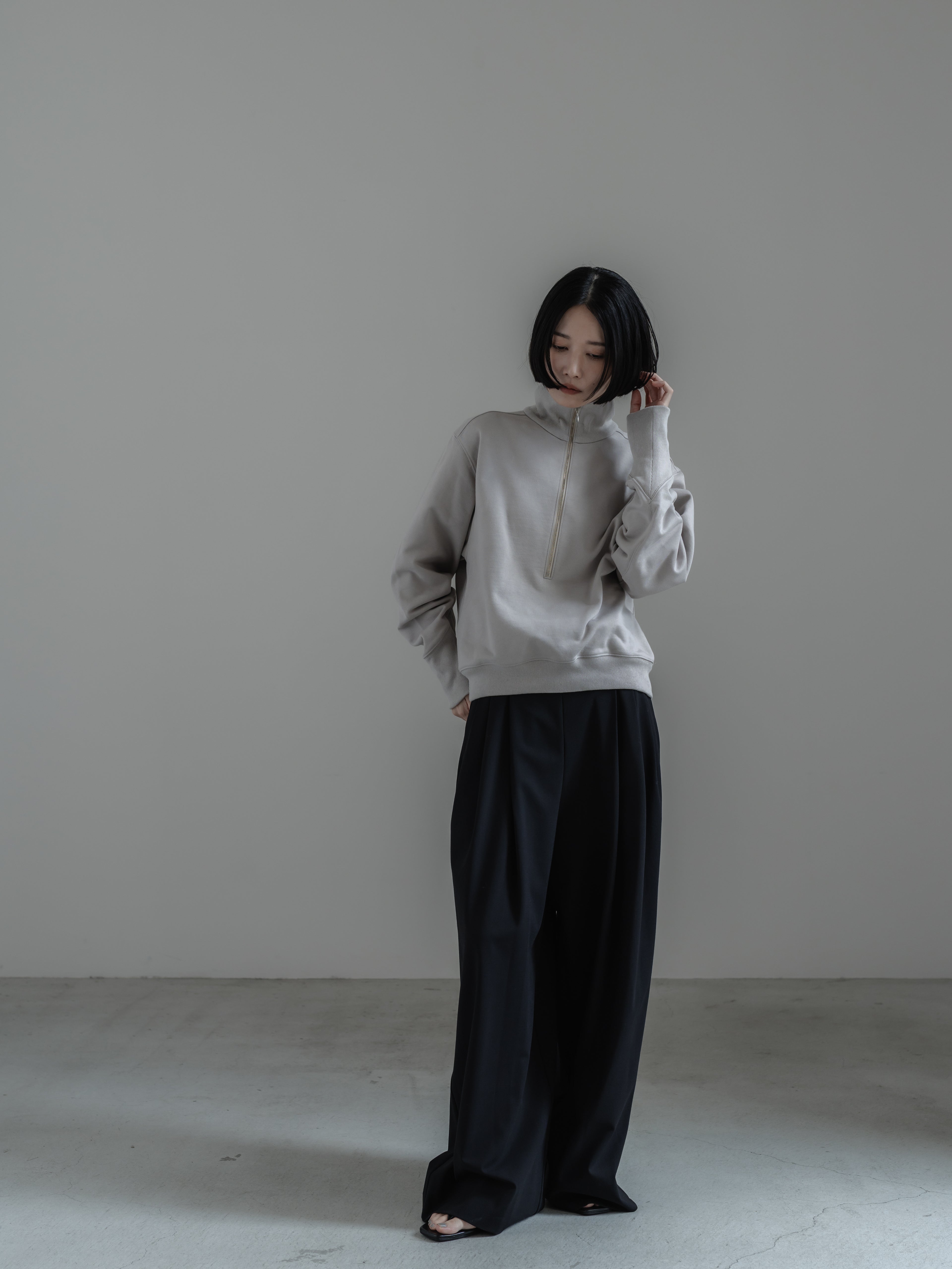 【PRE ORDER】HALF ZIP SWEAT