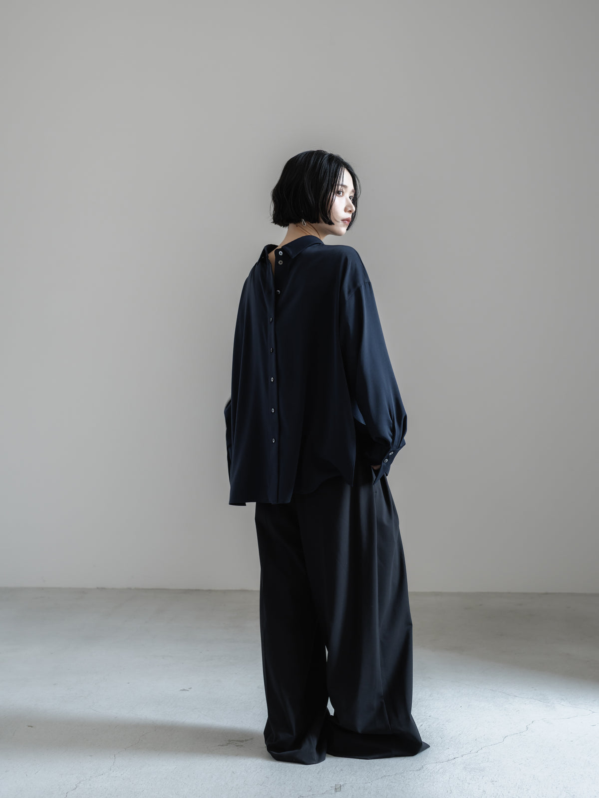 【HANKYU】CHAMELEON SUEDE TOUCH SHIRT