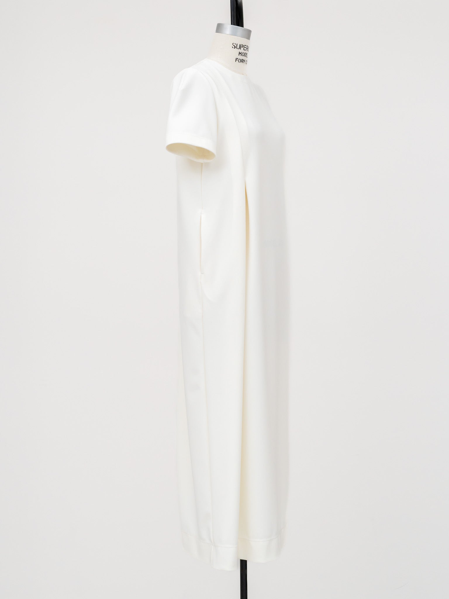 SILKY TECH DRESS/White – FREY.online
