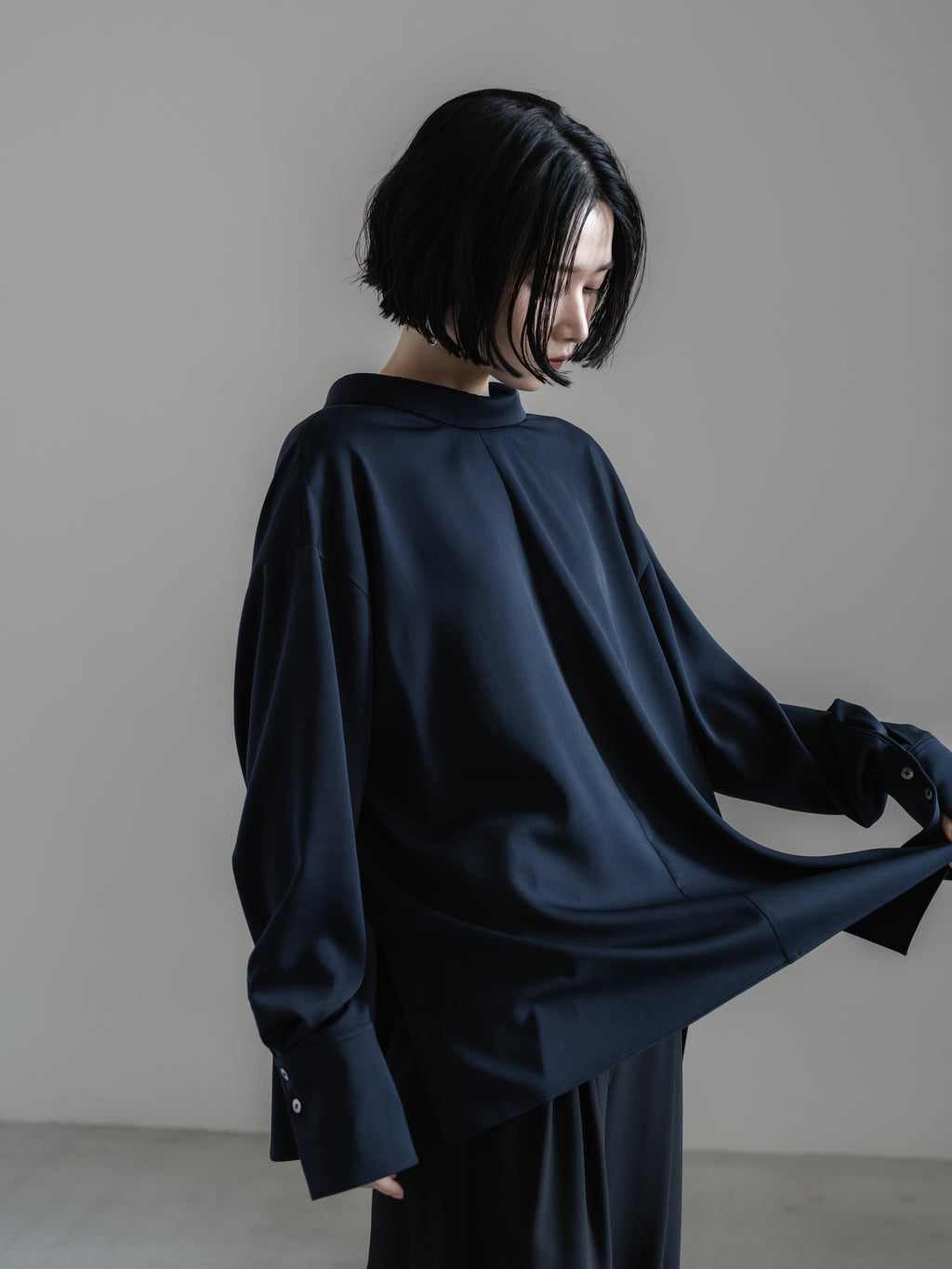 【HANKYU】CHAMELEON SUEDE TOUCH SHIRT