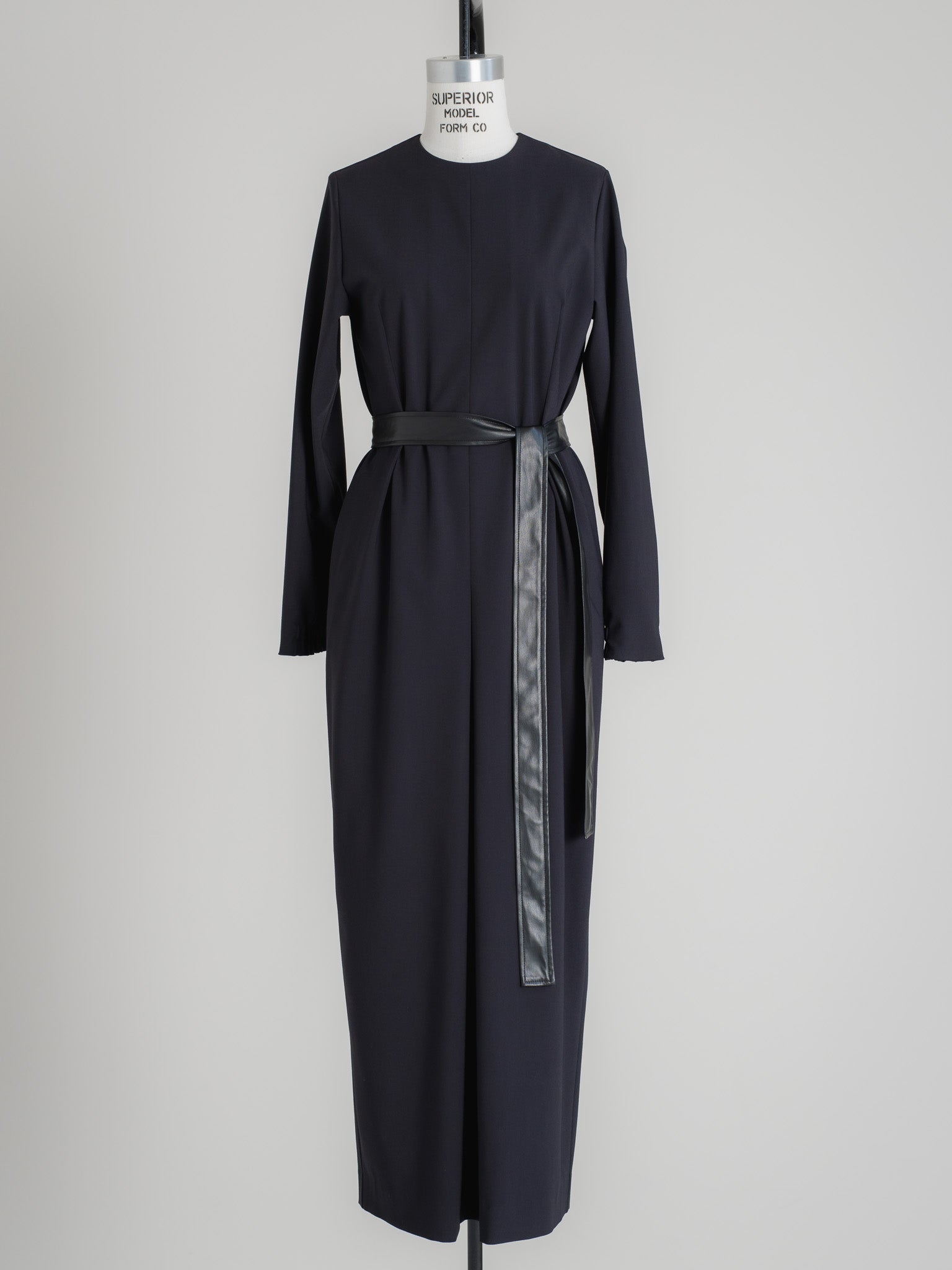 PRE ORDER】TONE DRESS - NAVY – FREY.online