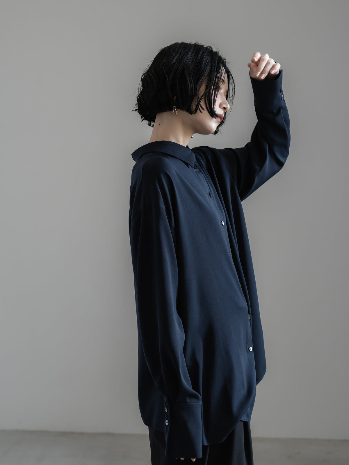 【HANKYU】CHAMELEON SUEDE TOUCH SHIRT