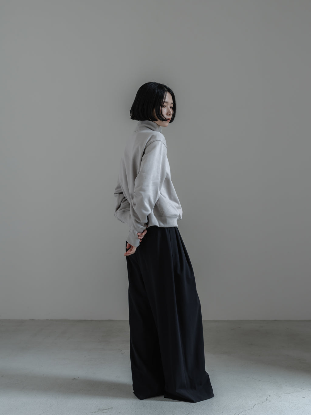 【PRE ORDER】HALF ZIP SWEAT