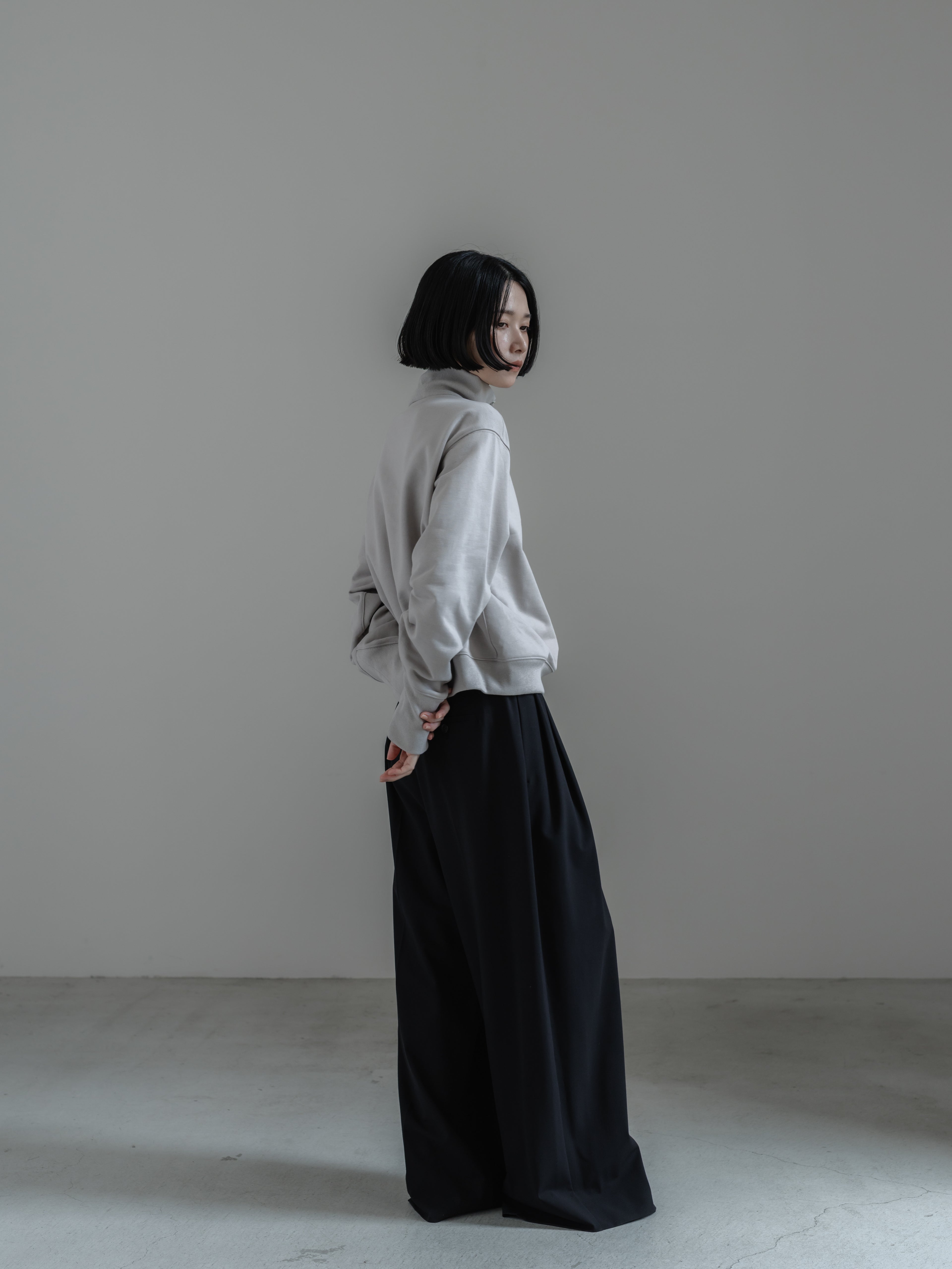 【PRE ORDER】HALF ZIP SWEAT