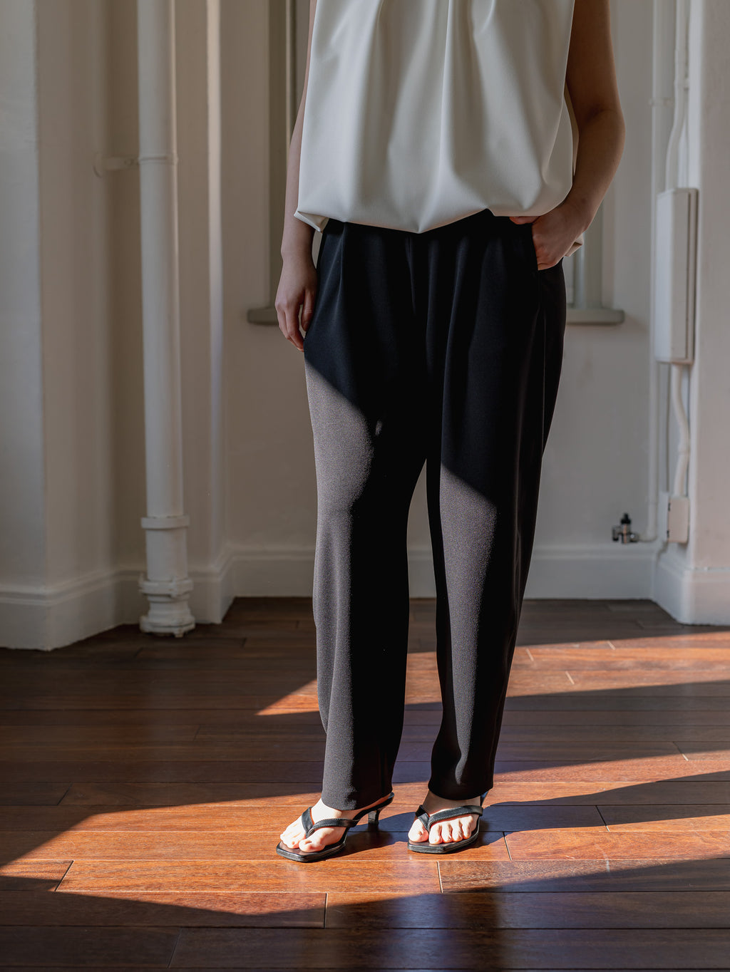 SILKY FORM PANTS/Black