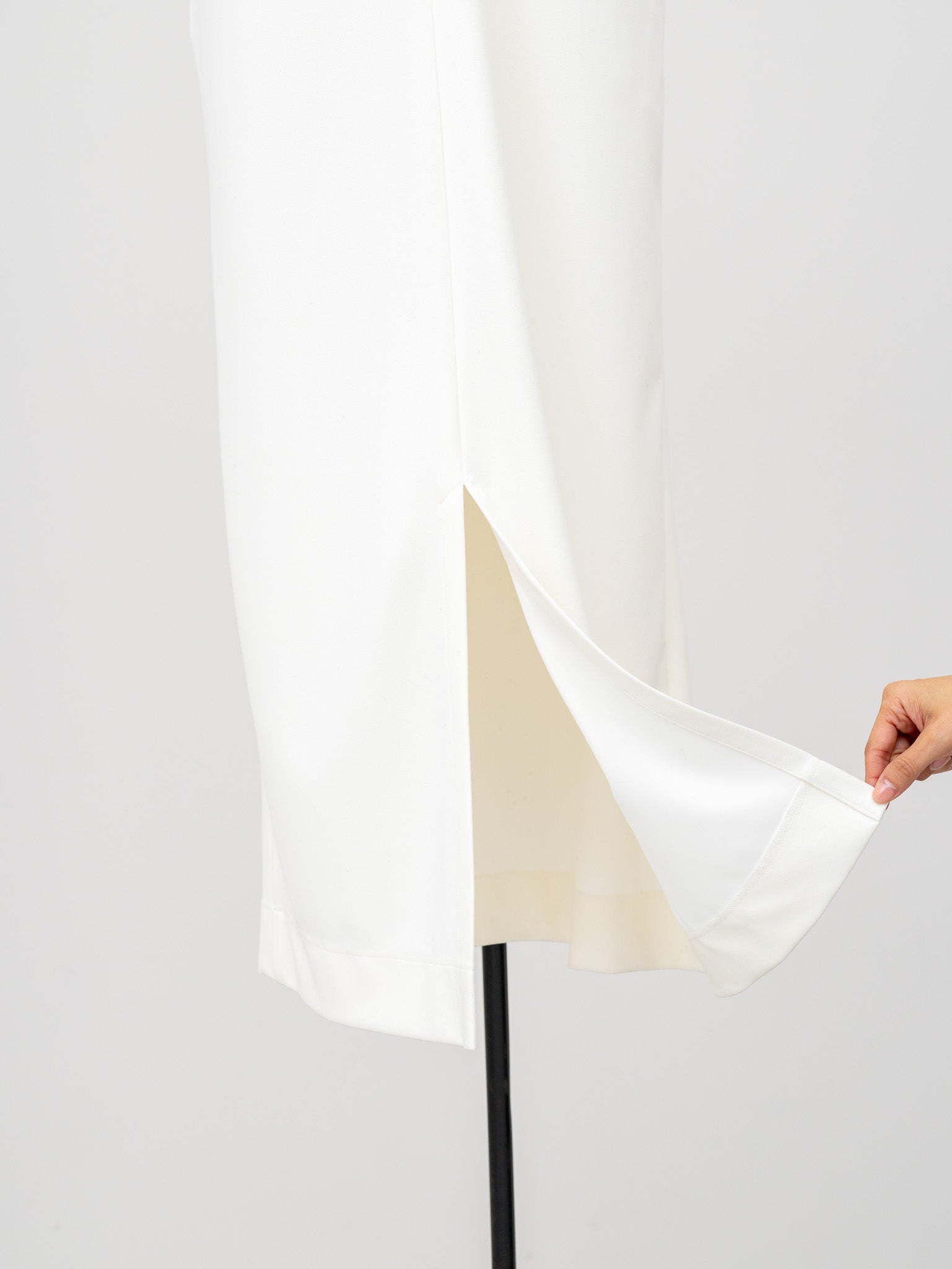 SILKY TECH DRESS/White