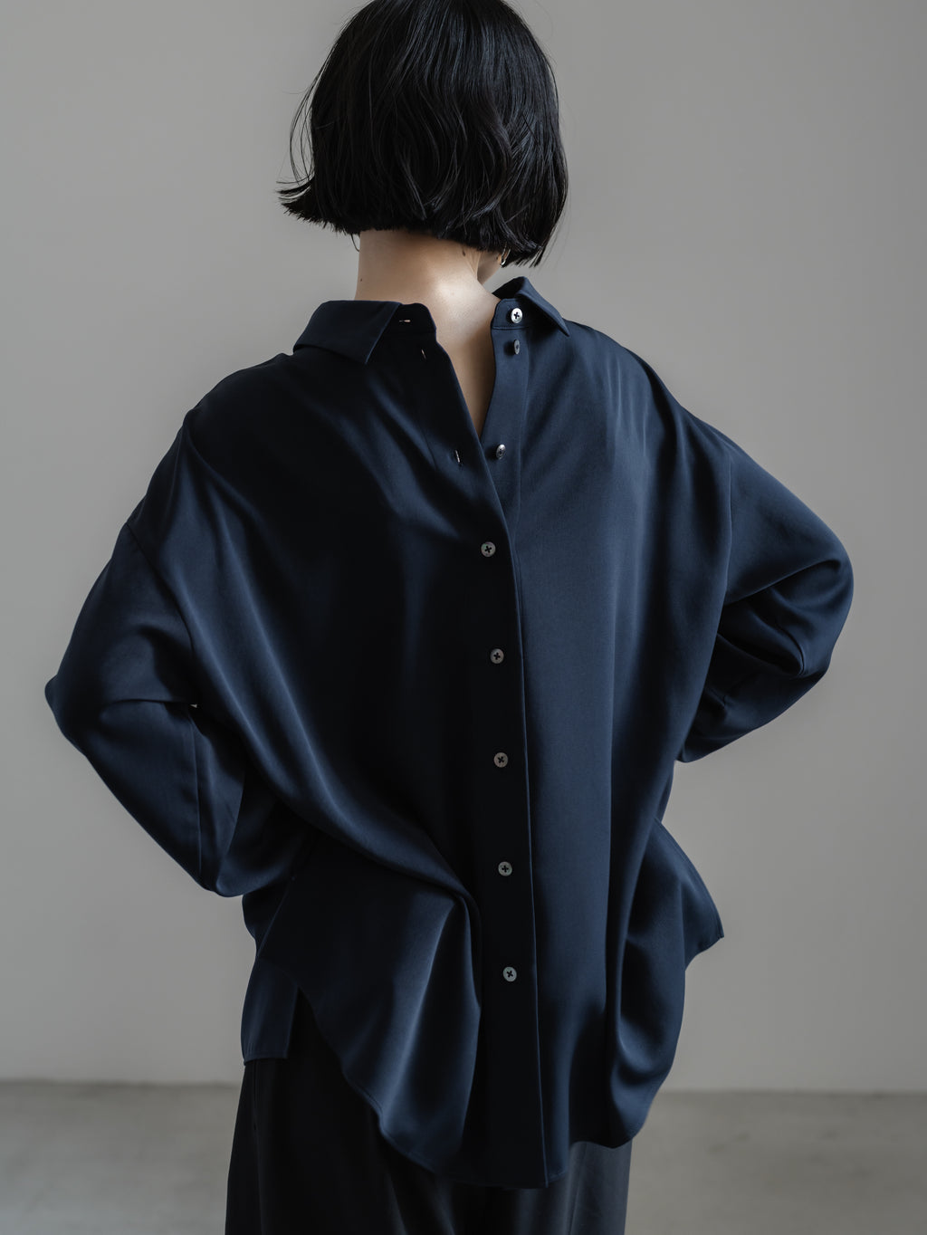 【HANKYU】CHAMELEON SUEDE TOUCH SHIRT