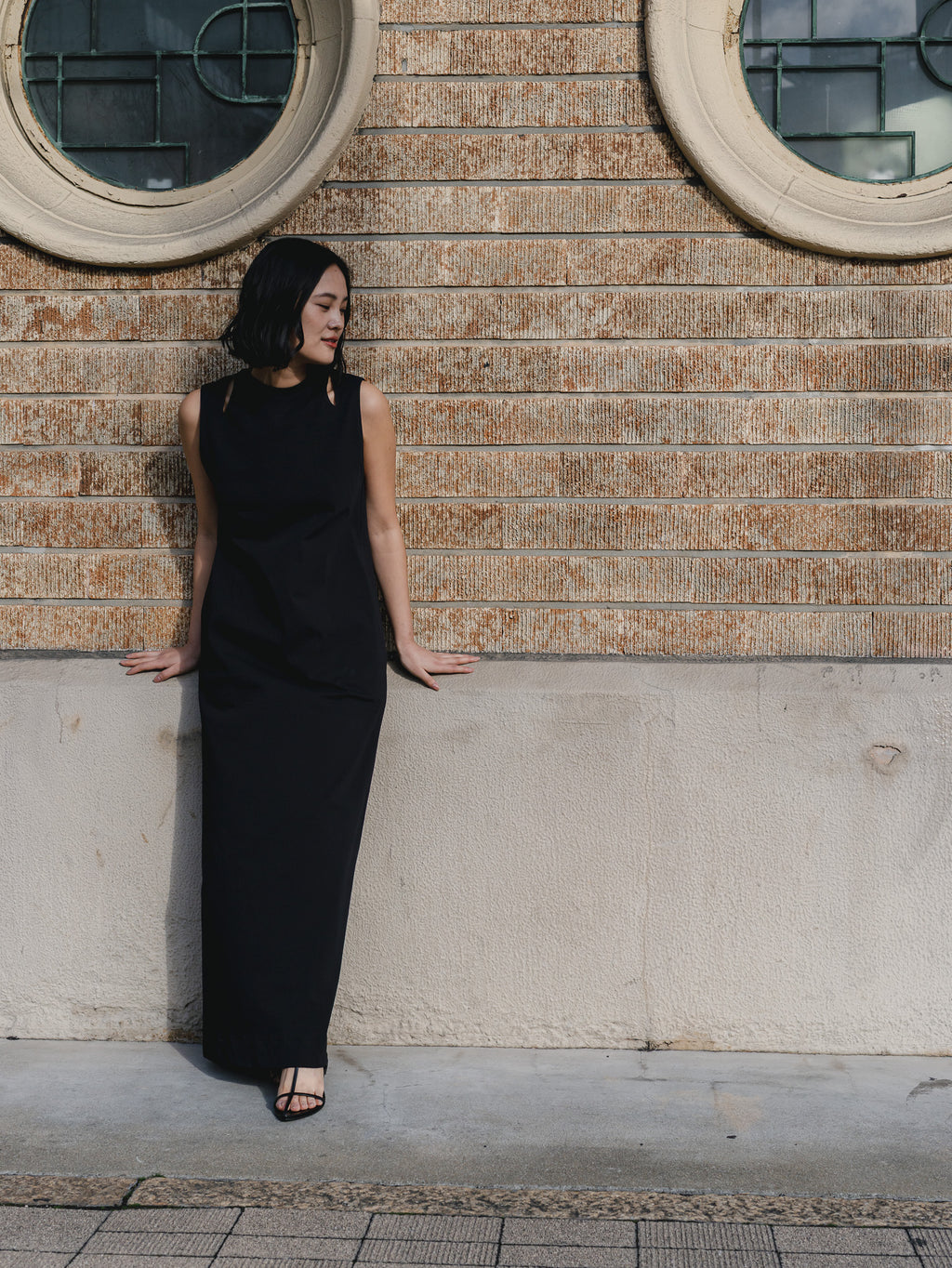 CUT OUT DRESS / black