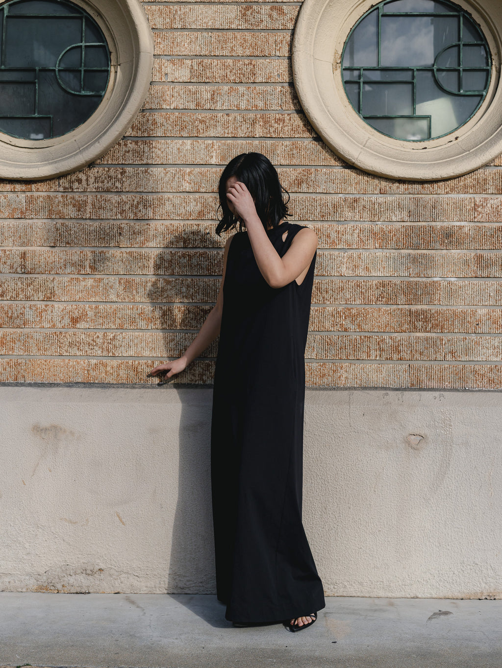 CUT OUT DRESS / black