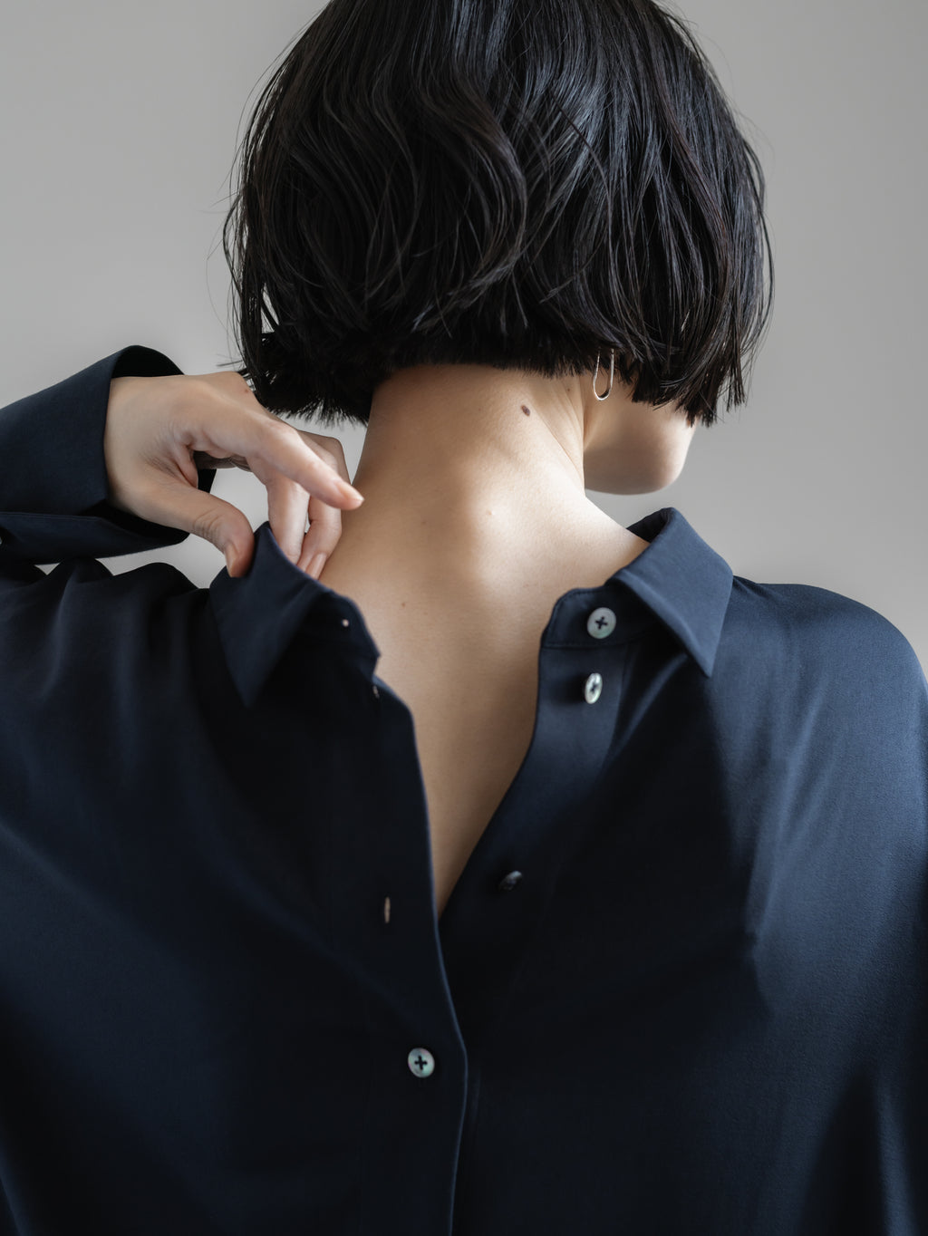【HANKYU】CHAMELEON SUEDE TOUCH SHIRT