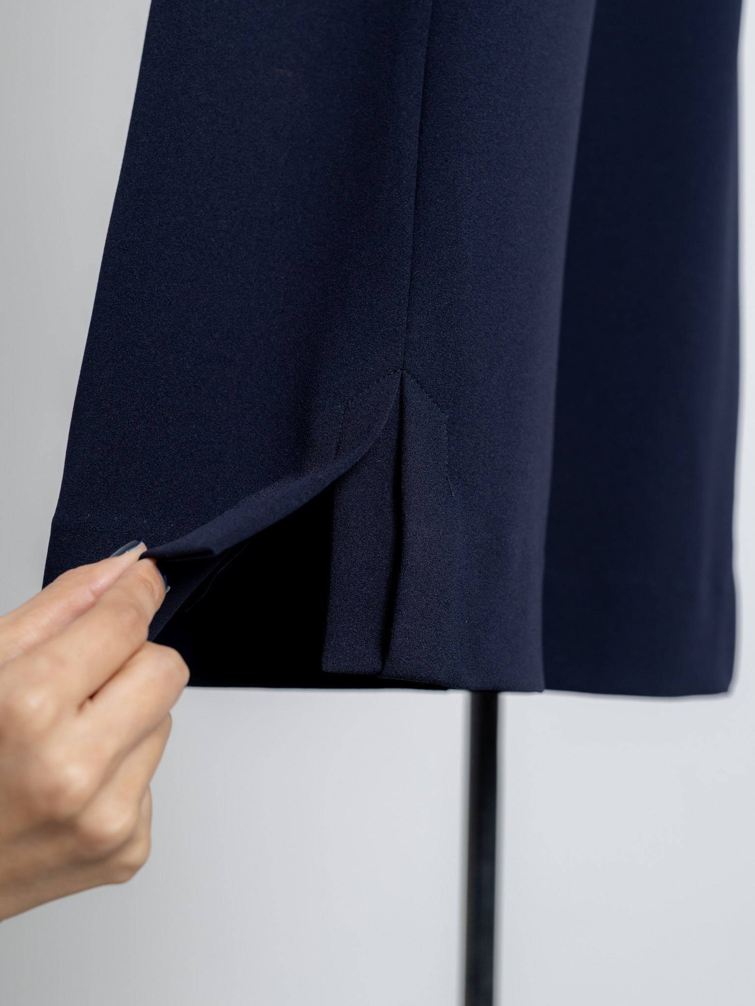 SILKY SLIT PANTS/Navy