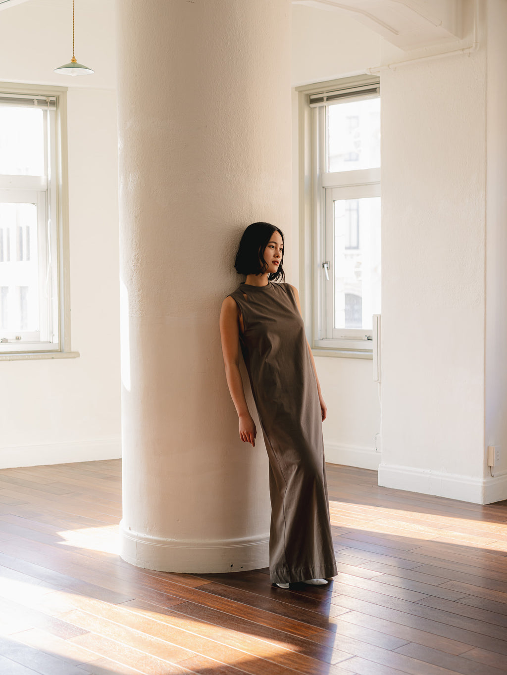 CUT OUT DRESS / mocha greige