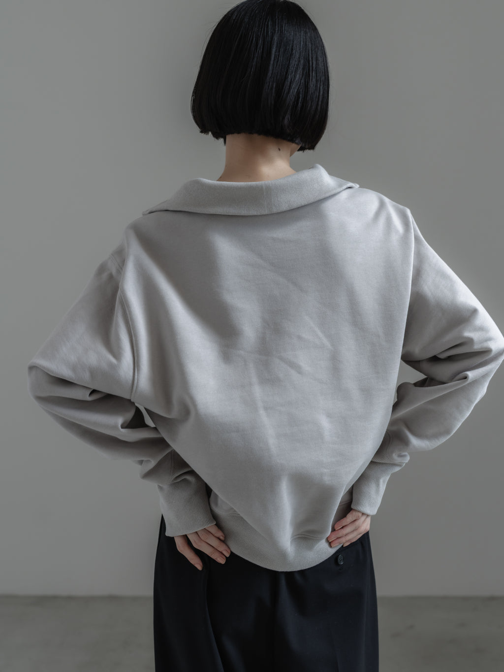 【PRE ORDER】HALF ZIP SWEAT