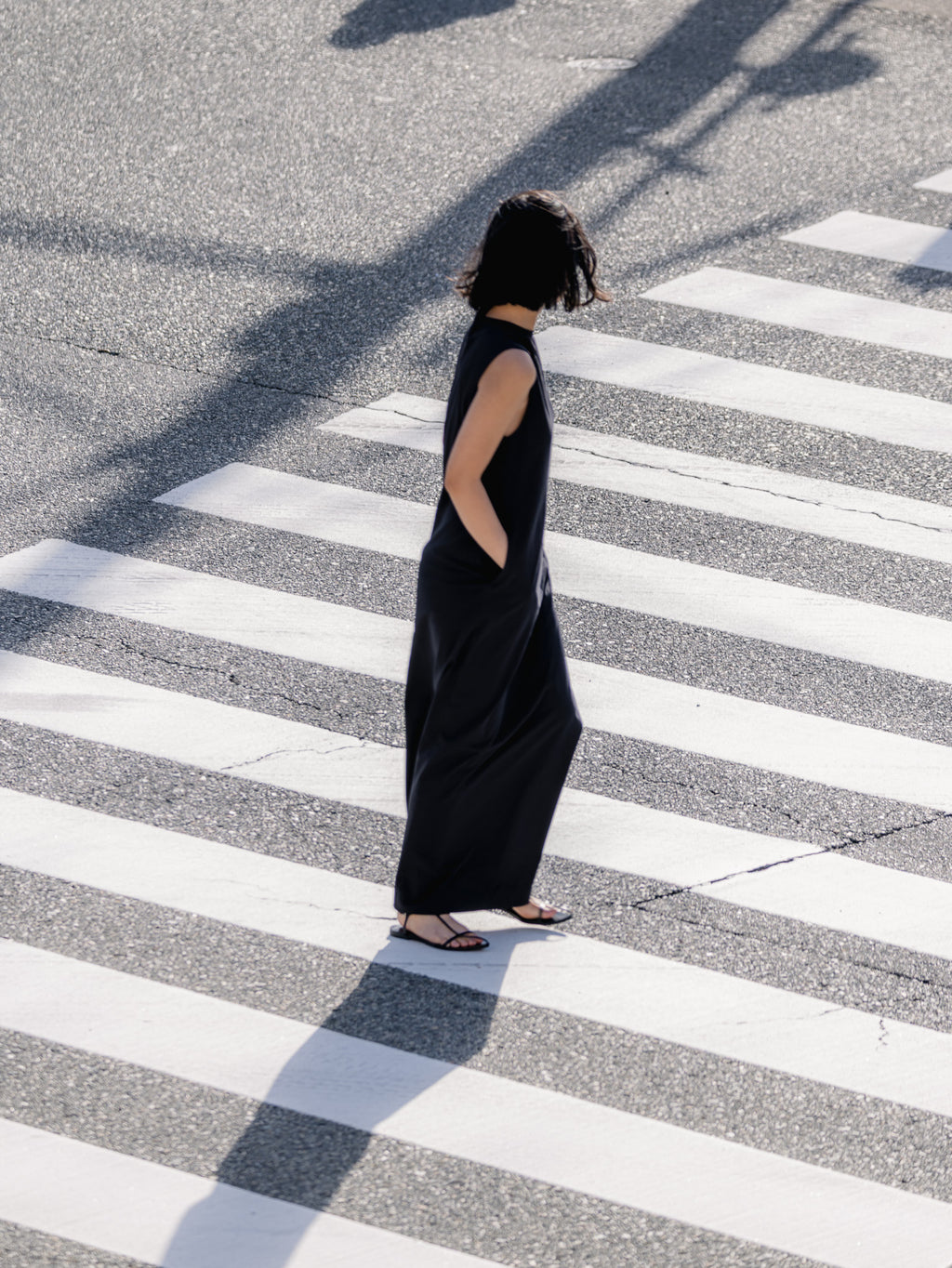 CUT OUT DRESS / black