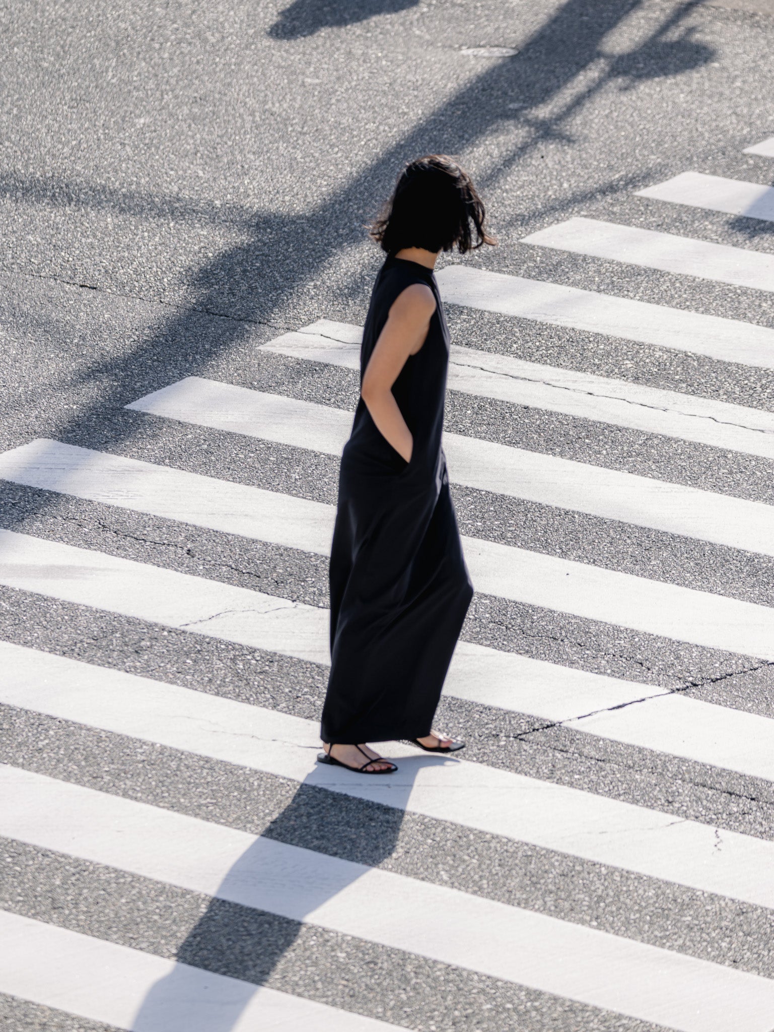 CUT OUT DRESS / black