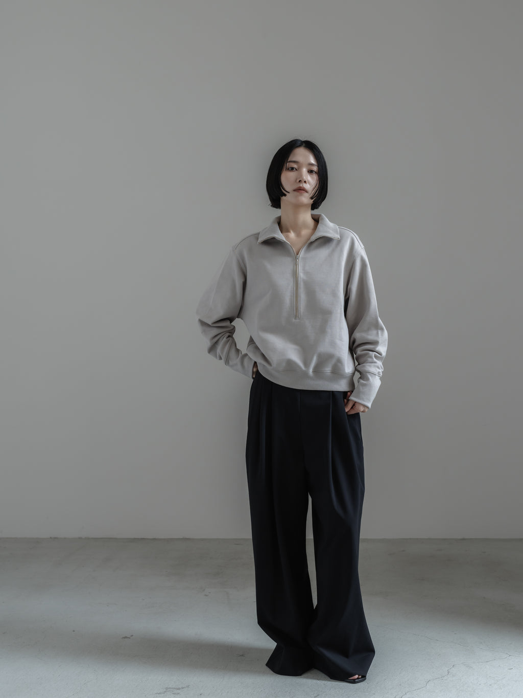 【PRE ORDER】HALF ZIP SWEAT