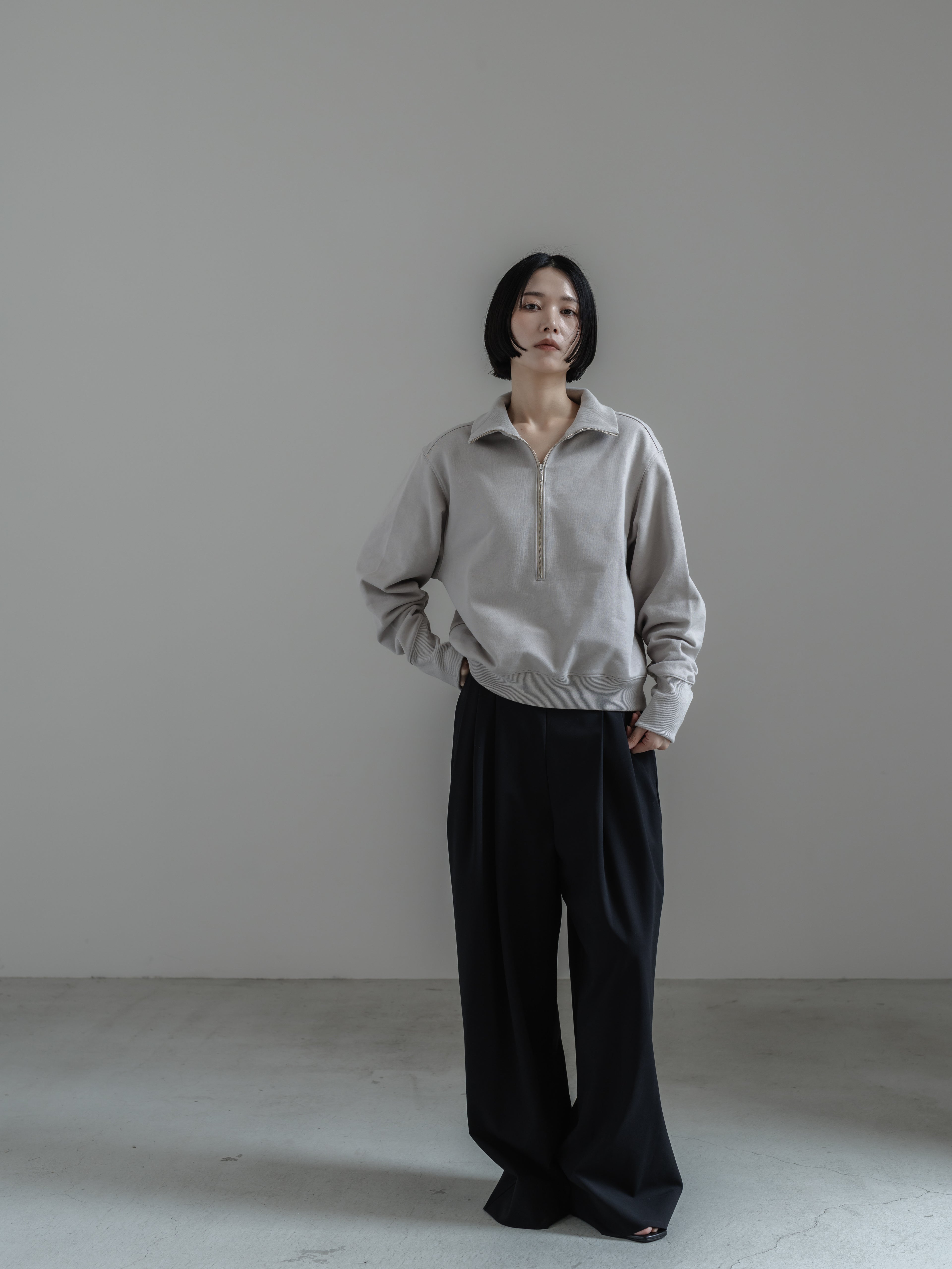 【PRE ORDER】HALF ZIP SWEAT