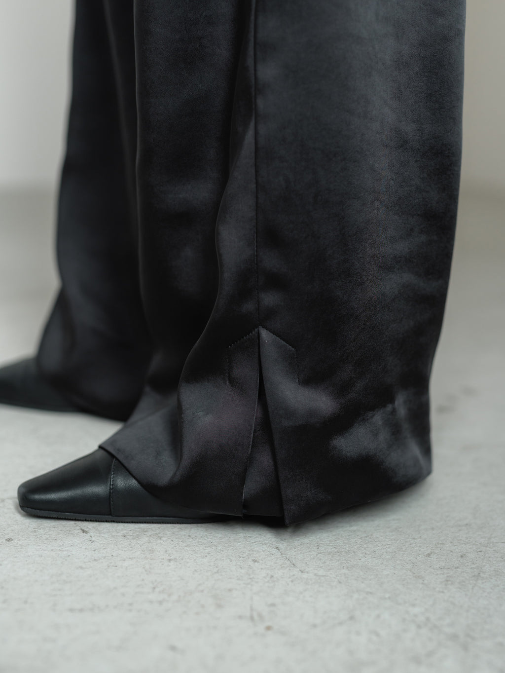 【PRE ORDER】EASY SATIN PANTS
