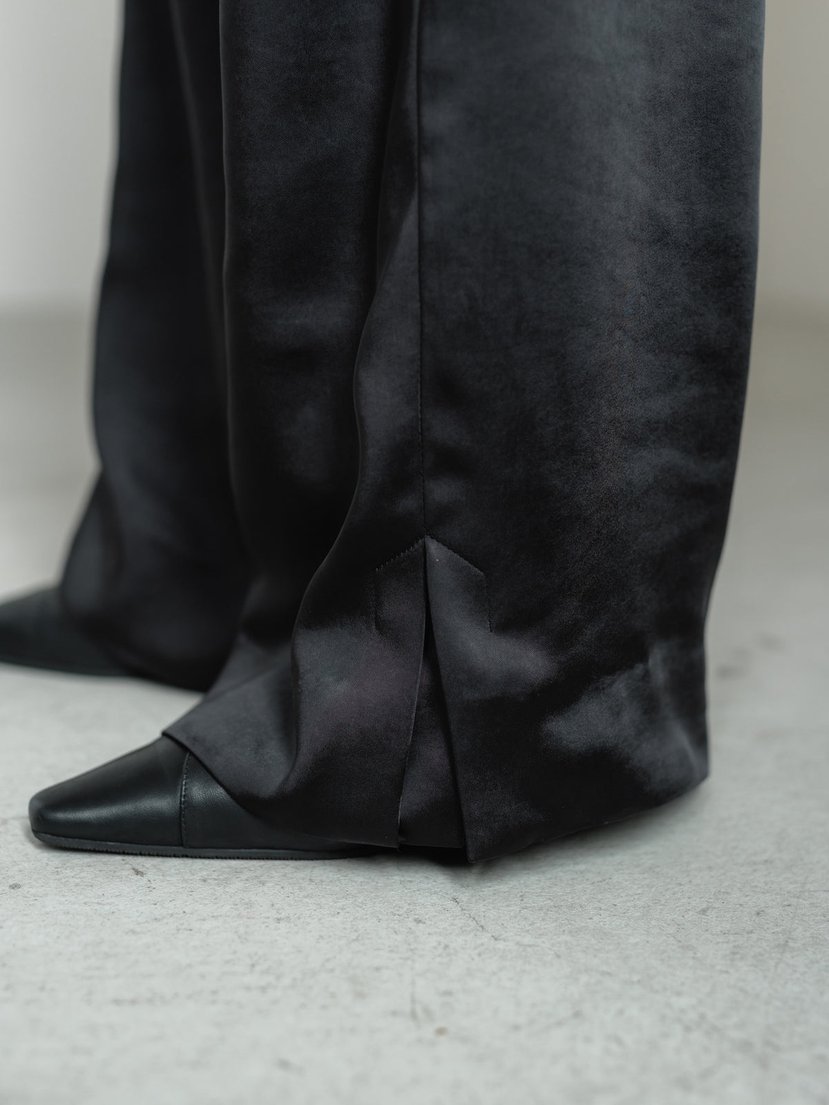 【PRE ORDER】EASY SATIN PANTS
