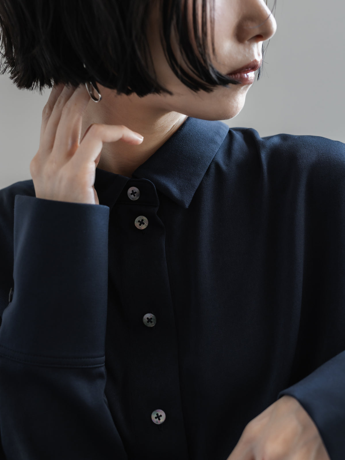 【HANKYU】CHAMELEON SUEDE TOUCH SHIRT