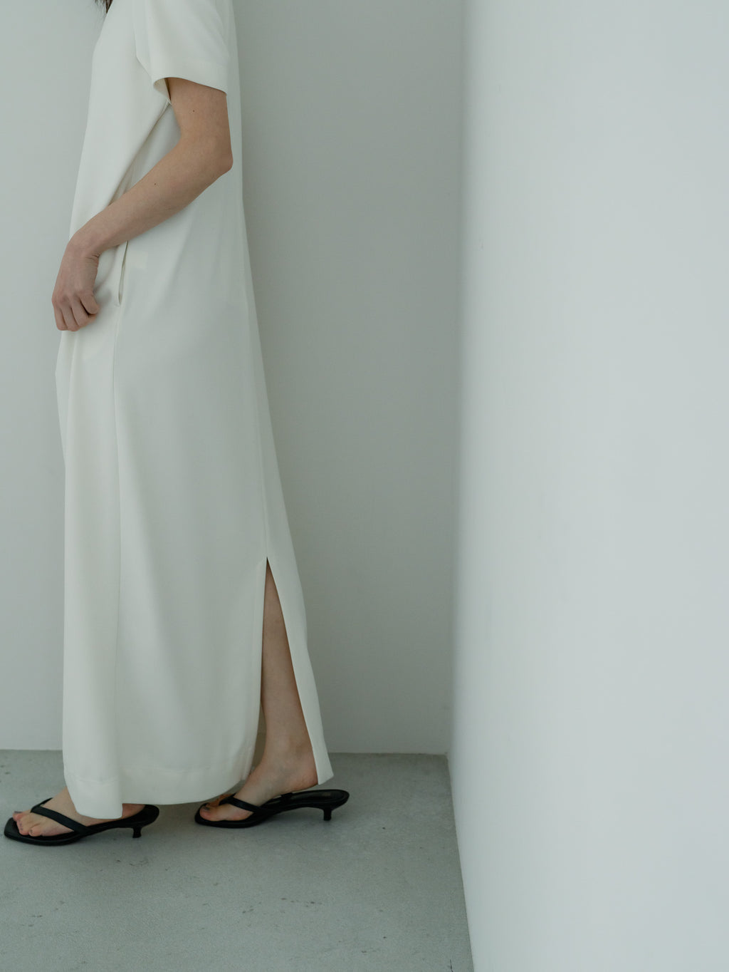 SILKY TECH DRESS/White