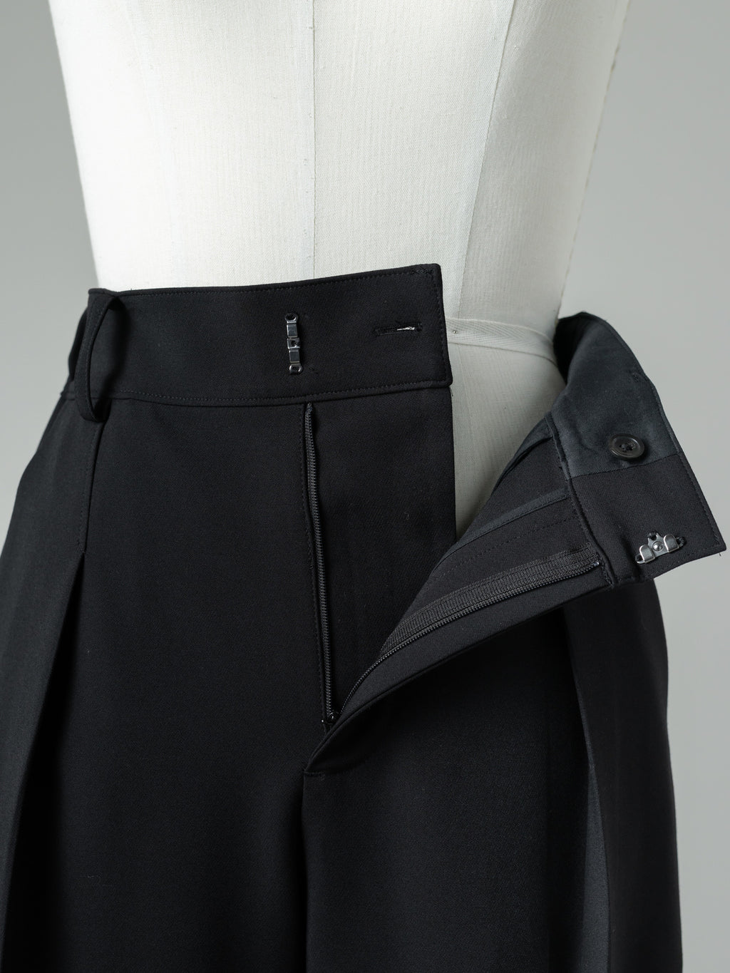 【HANKYU】RELAXED HALF PANTS